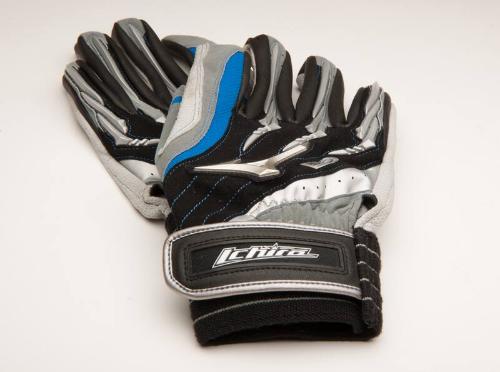 Ichiro Suzuki 3000th Major League Hit batting gloves