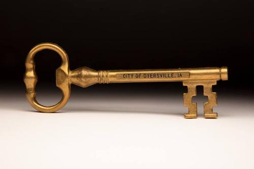 Commissioner Manfred City of Dyersville commemorative key, 2021 August 12