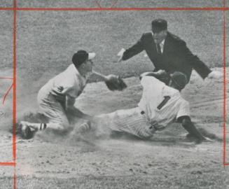 Brooks Robinson Fielding photograph, 1961 July 08