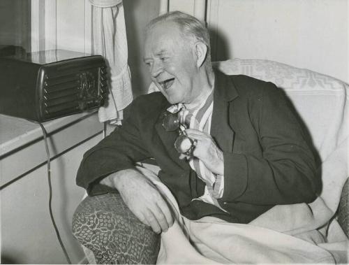 Johnny Evers Listens to the World Series photograph, 1942 September 30