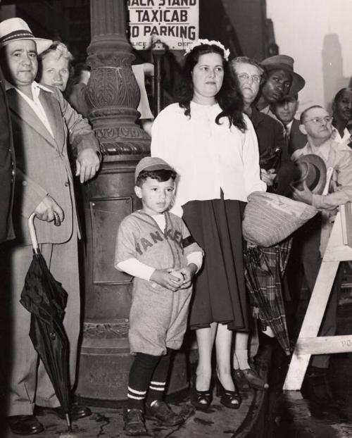 Babe Ruth Funeral Mourners photograph, 1948 August 19