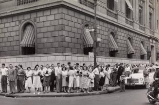 Babe Ruth Funeral Crowd photograph, 1948 August 17 or 18