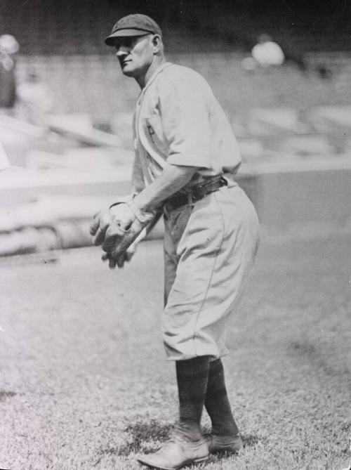 Honus Wagner Throwing photograph, between 1915 and 1919