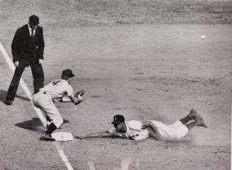 Monte Irvin Sliding photograph, 1952 September 10