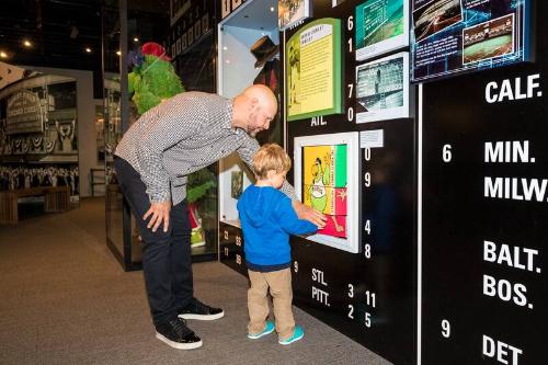 Cody Ross and Son at the National Baseball Hall of Fame and Museum photograph, 2017 May 26