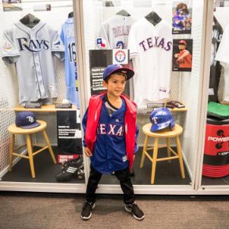 Visitor at the National Baseball Hall of Fame and Museum photograph, 2017 May 26