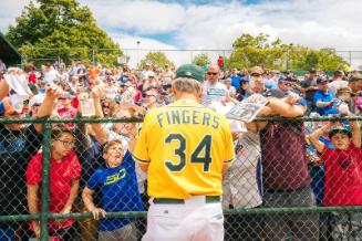 Rollie Fingers Signing Autographs photograph, 2017 May 27