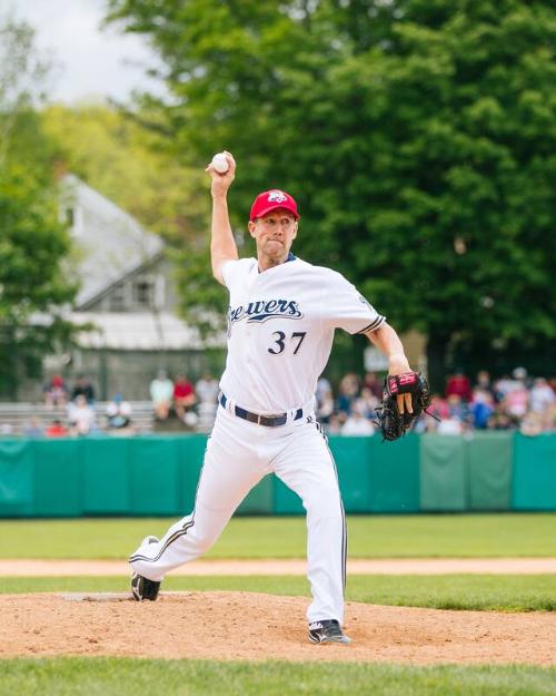 Steve Woodard Pitching photograph, 2017 May 27