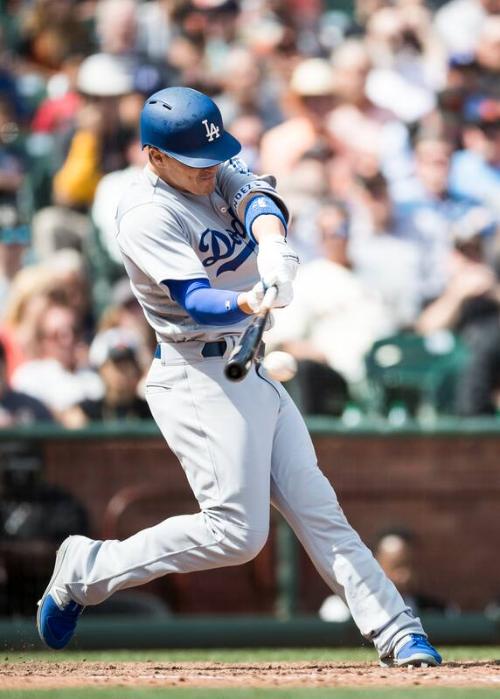 Enrique Hernandez Batting photograph, 2017 April 27