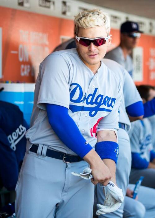 Enrique Hernandez in the Dugout photograph, 2017 April 27