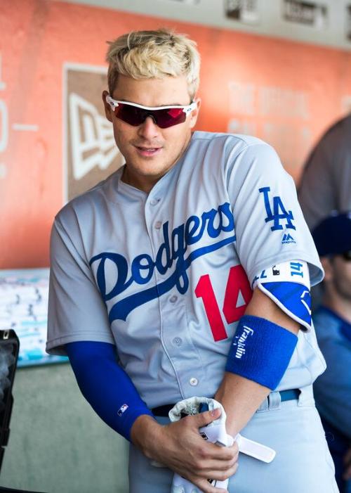 Enrique Hernandez in the Dugout photograph, 2017 April 27