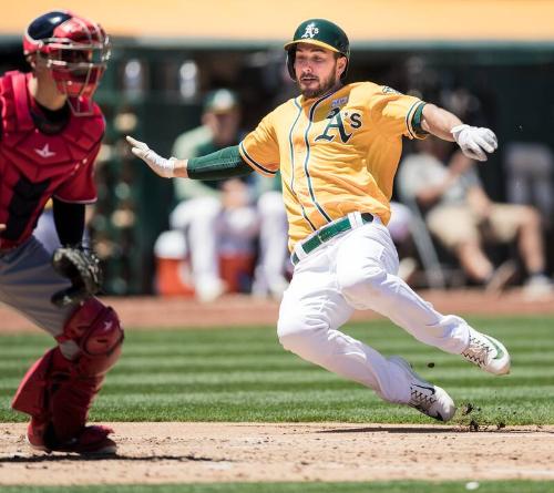 Jed Lowrie Sliding photograph, 2017 June 03