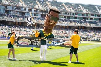 Rickey Henderson Mascot photograph, 2017 June 04