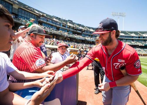 Bryce Harper Signing Autographs photograph, 2017 June 04