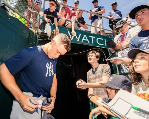 Aaron Judge Signing Autographs photograph, 2017 June 17