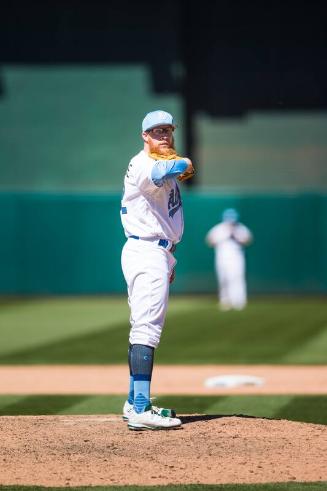 Sean Doolittle Pitching photograph, 2017 June 18