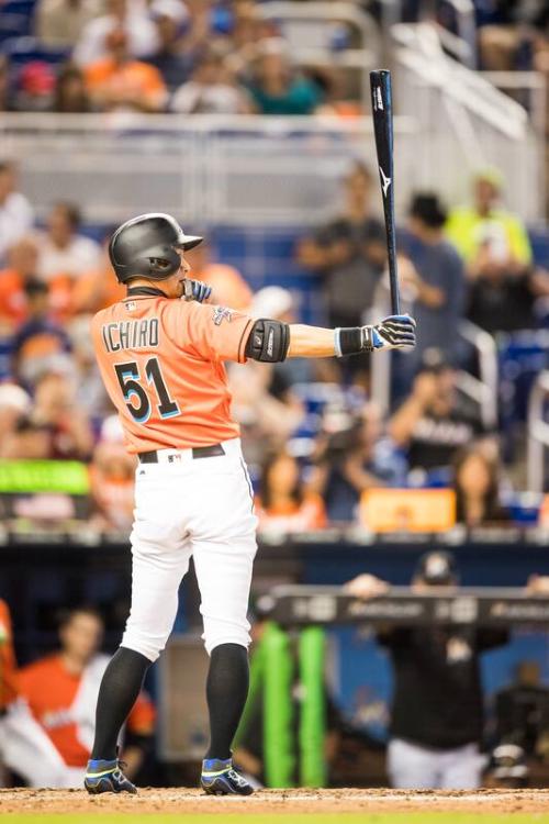 Ichiro Suzuki Batting photograph, 2017 April 30