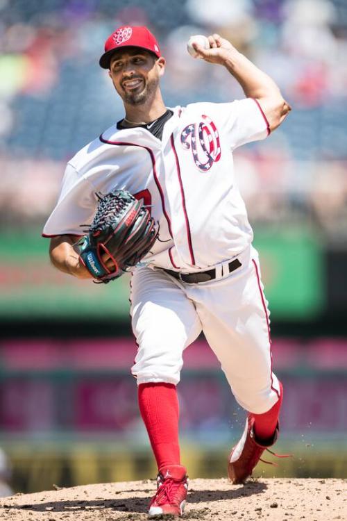 Gio Gonzalez Pitching photograph, 2017 June 10