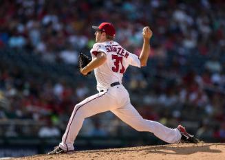 Max Scherzer Pitching photograph, 2017 June 11