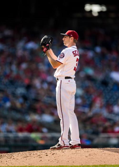 Max Scherzer Pitching photograph, 2017 June 11