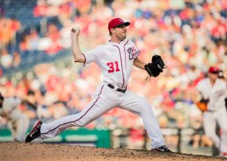 Max Scherzer Pitching photograph, 2017 June 11