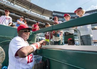 Dusty Baker Signing Autographs photograph, 2017 June 11