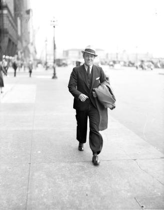 Lew Fonseca glass plate negative, undated