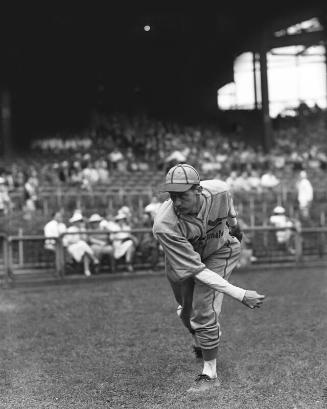 Lon Warneke Throwing digital image, approximately 1939