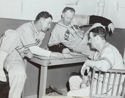 Mel Ott and Children photograph, 1942 January