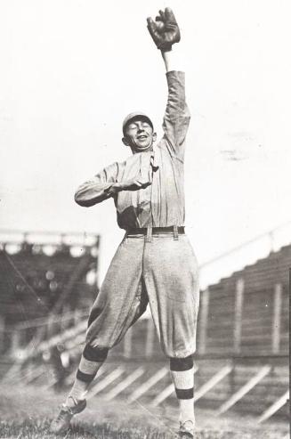 Eddie Collins Stretching to Catch a Baseball photograph, between 1913 and 1914