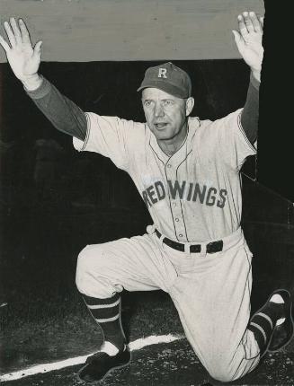 Burleigh Grimes Kneeling photograph, 1945 or 1946