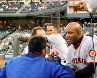 Barry Bonds and Omar Vizquel photograph, 2006 September 19