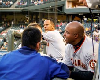 Barry Bonds and Omar Vizquel photograph, 2006 September 19