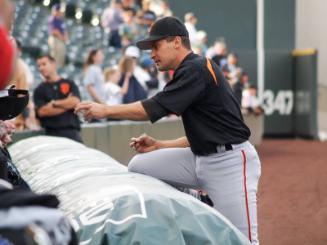 Omar Vizquel Signing Autographs photograph, 2006 April 21