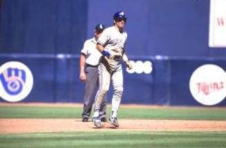 Paul Molitor slide, 1993 September 05