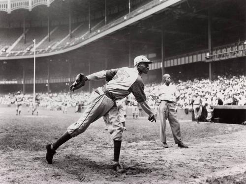 Satchel Paige Pitching photograph, 1942 August 08