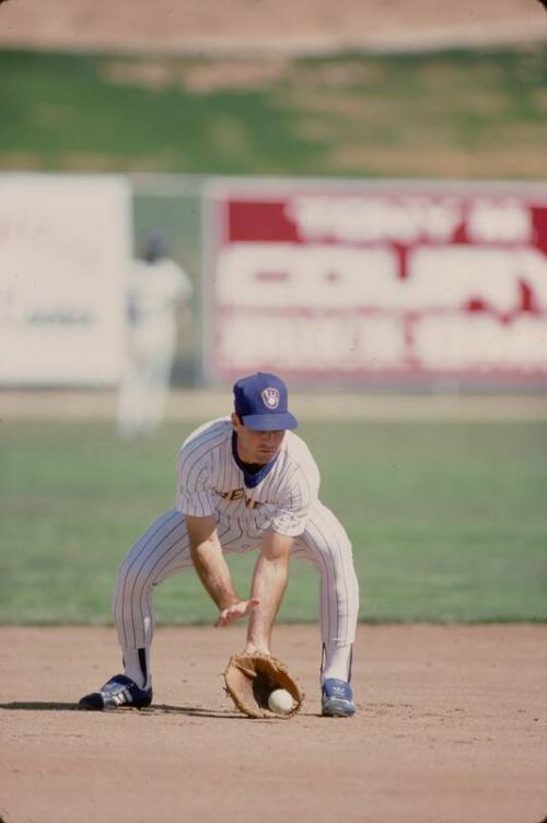 Paul Molitor Fielding slide, 1986 March