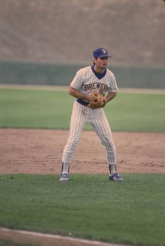 Paul Molitor Fielding slide, 1984 March