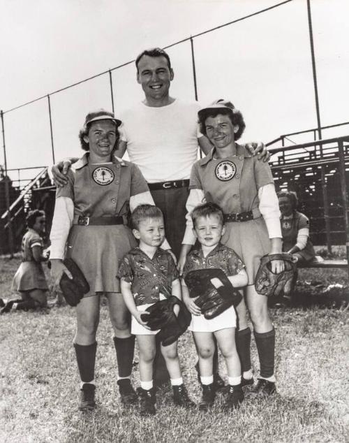 Roth Sisters photograph, 1950