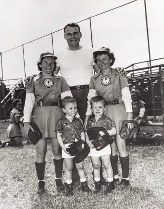 Roth Sisters photograph, 1950