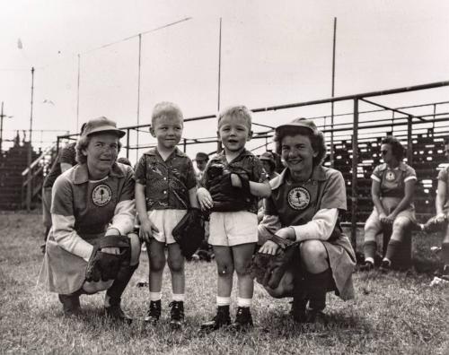 Roth Sisters photograph, 1950