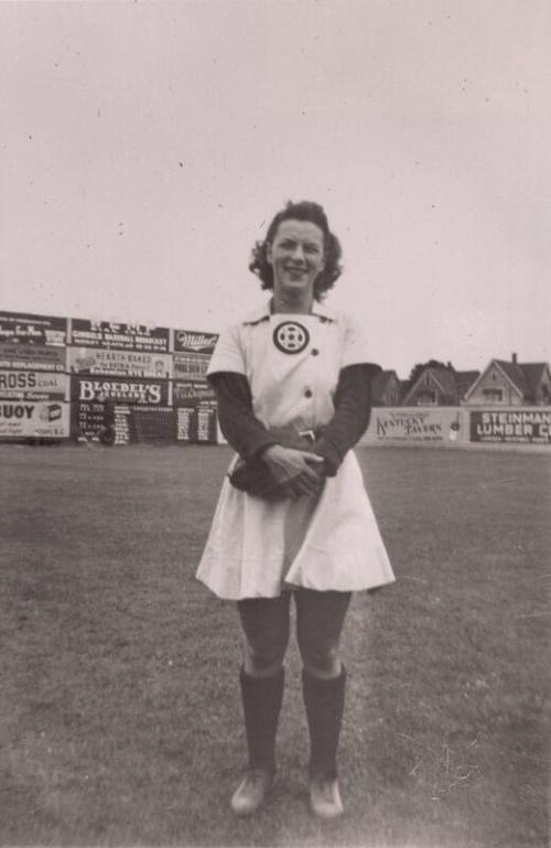 Milwaukee Chicks Player photograph, 1944