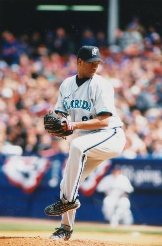 LivÃ¡n HernÃ¡ndez Pitching photograph, between 1996 and 1999