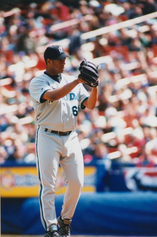 LivÃ¡n HernÃ¡ndez Pitching photograph, between 1996 and 1999