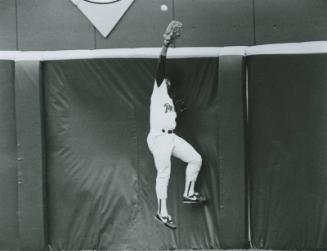 Tony Gwynn Fielding photograph, between 1985 and 1994