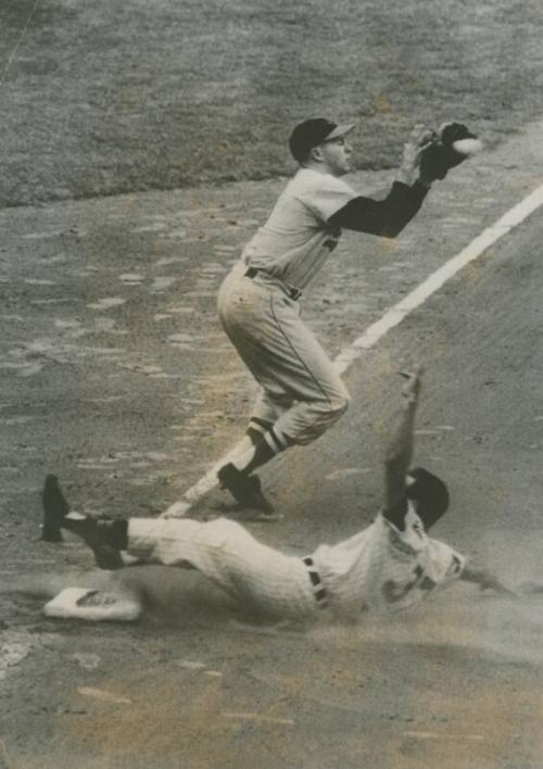 Brooks Robinson Fielding photograph, 1960 June 15