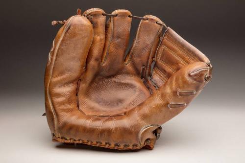 Warren Spahn 267th Victory glove