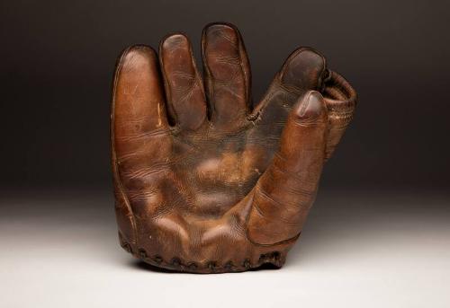 Harry Brecheen glove