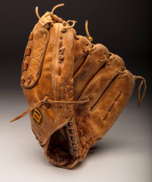 Phil Niekro glove