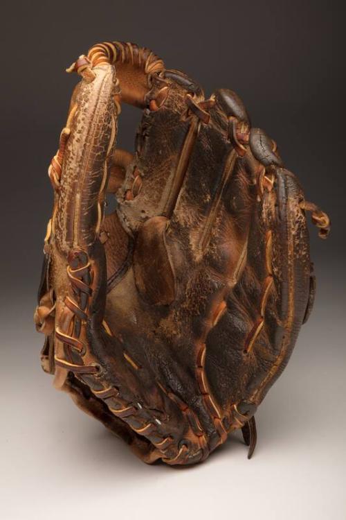 Wade Boggs glove